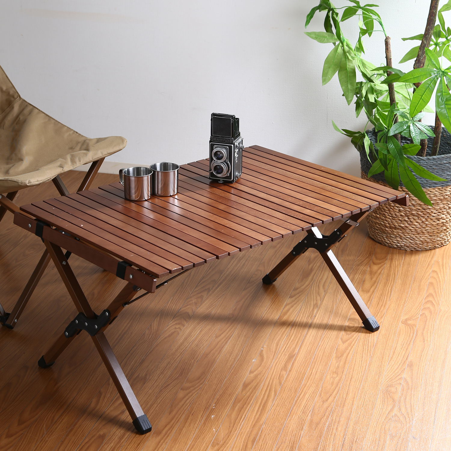 室内でも屋外でも使いやすいデザイン ウッドトップ フォールディングテーブルの詳細 カヴァース