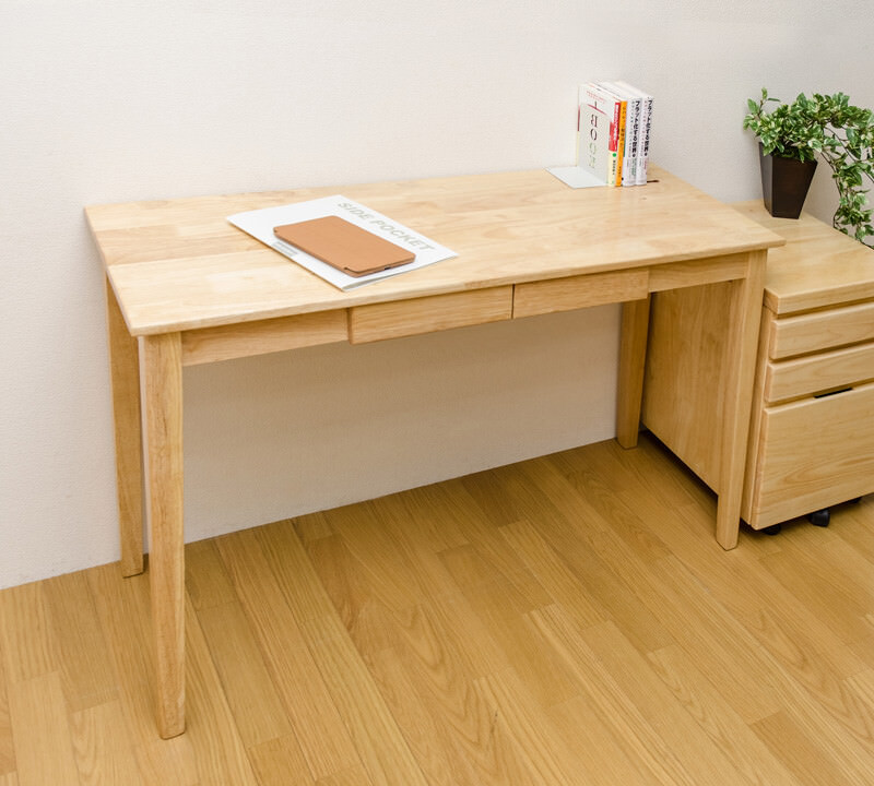 天然木の広々とした机で作業はかどる 木製テーブル(デスク)120×45cmの